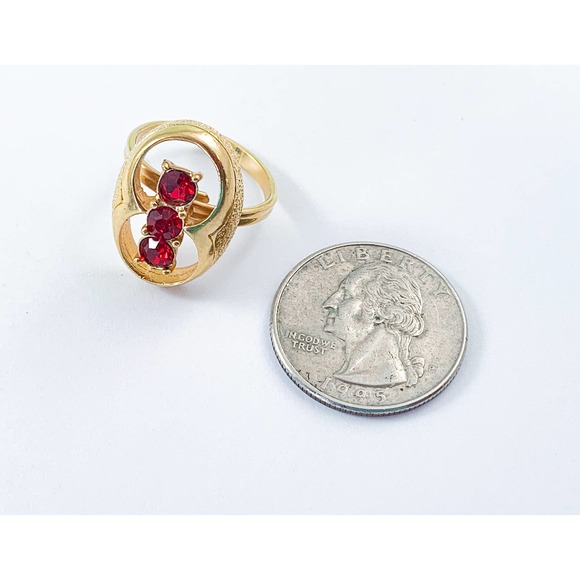 Sarah Coventry 1973 "Fire Fly" Gold-Tone Ring with Three Red Crystals - Size 6 - Picture 5 of 5